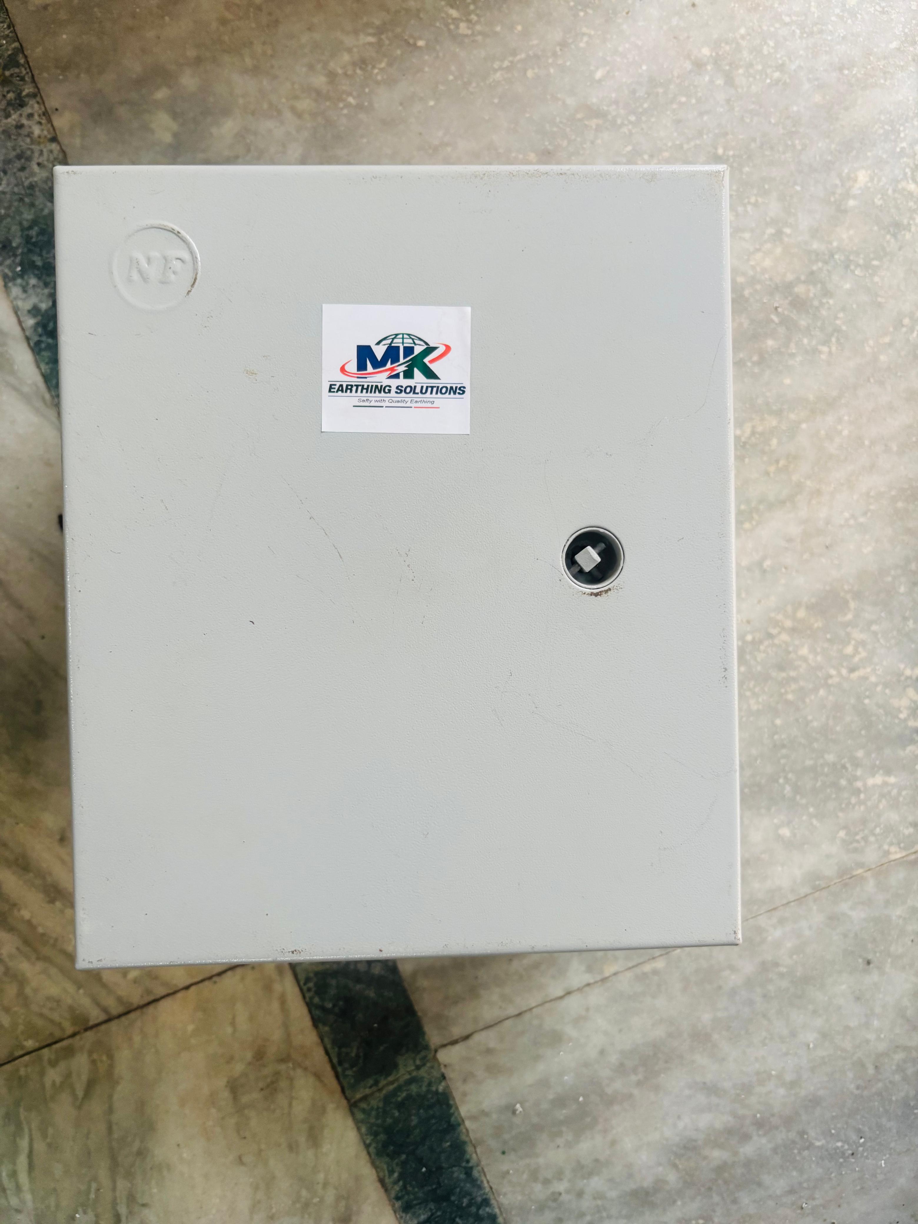 Earthing electrode terminal plates